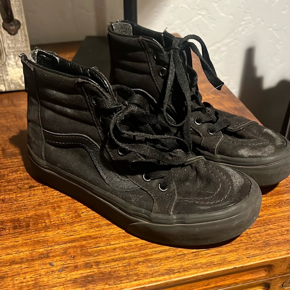 Vans- Kids Sk8-Hi Zip Shoe- Kids Size 2- Black